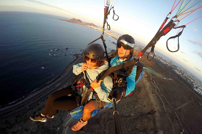 Paragliding Tandem Flight in Las Palmas de Gran Canaria - The briefing, equipment, and takeoff