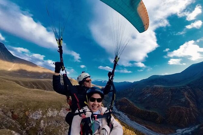 Paragliding Tandem Flights in Gudauri - The video is part of the value