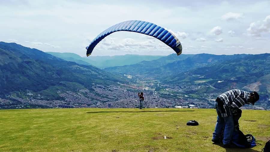 Paragliding the Andes from Medellín - Leaving El Poblado for San Félix