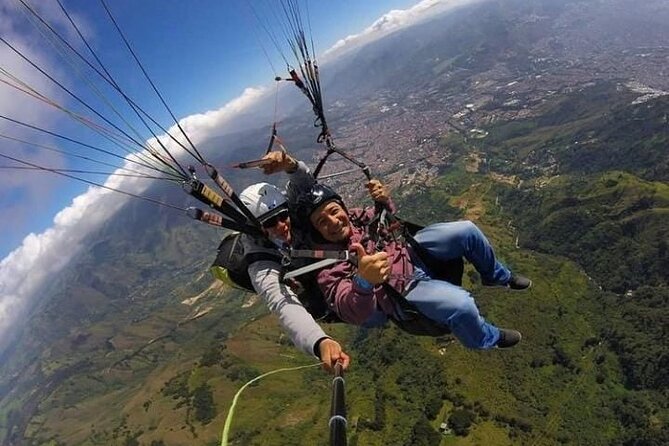 Paragliding Tour from Medellin with Transportation and Videos HD - The value of hotel transport and a private format