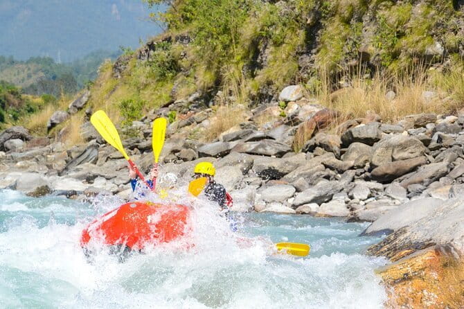 Paragliding Trip with River Rafting - The break between flying and rafting