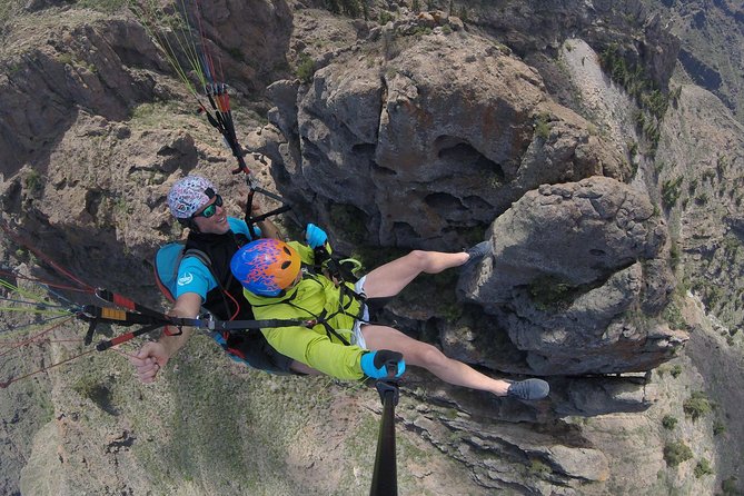 Premium Paragliding in Tenerife : Photos, videos and pickup included - A calm glide, with stunts if conditions allow