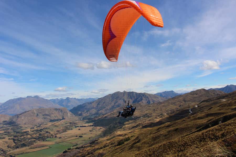 Queenstown: Tandem Paragliding Experience - From Camp Street to Coronet Peak