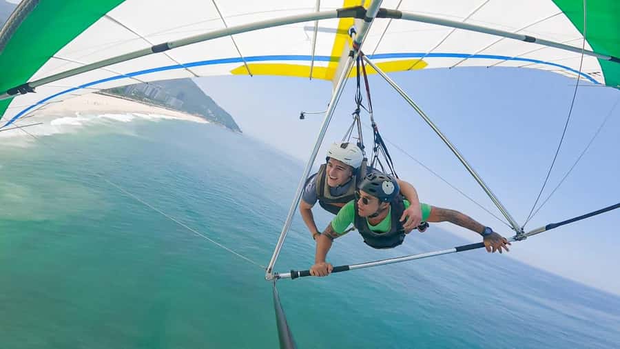 Rio de Janeiro: Hang Gliding or Paragliding Flight - Starting at the São Conrado flight center