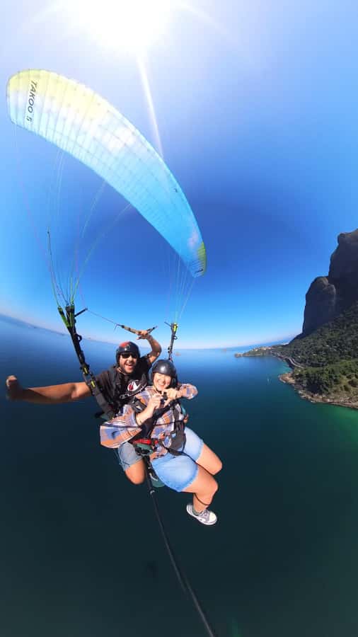 Rio de janeiro : Paragliding Tandem Flights over Rio - Landing near São Conrado Beach