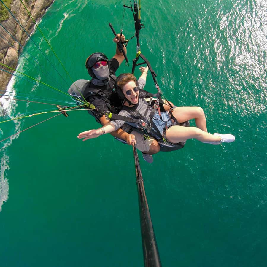 Rio de janeiro : Paragliding Tandem Flights over Rio - How safety and group size affect the day