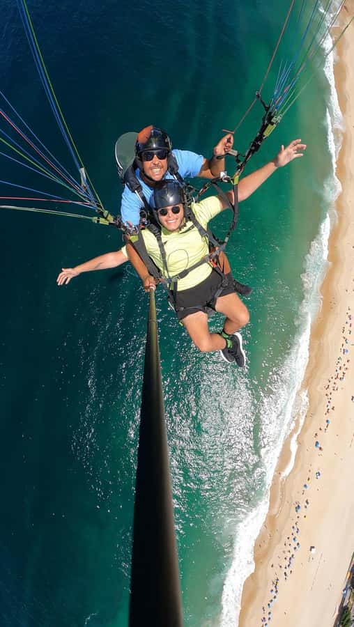 Rio de janeiro : Paragliding Tandem Flights over Rio - Who will enjoy this most