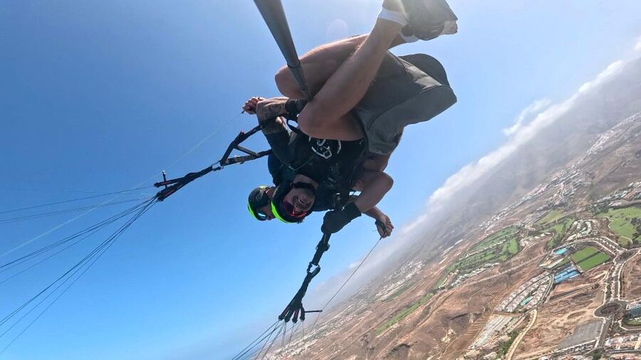 Santa Cruz de Tenerife: Acrobatic Paragliding Flight - The flight: tight turns, spirals, and fast descents