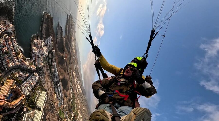 Santa Cruz de Tenerife: Acrobatic Paragliding Flight - Who will enjoy this most?