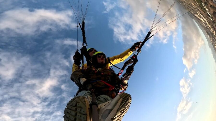 Santa Cruz de Tenerife: Acrobatic Paragliding Flight - Safety briefing and equipment before takeoff