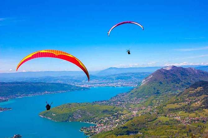 Sensation paragliding flight over the magnificent Lake Annecy - Taking off above Lake Annecy at Col de la Forclaz