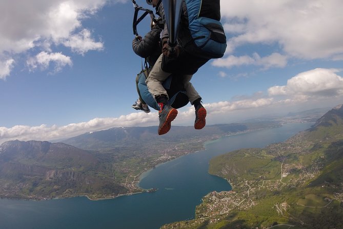 Sensation paragliding flight over the magnificent Lake Annecy - Pilots, safety, and the human side of the flight