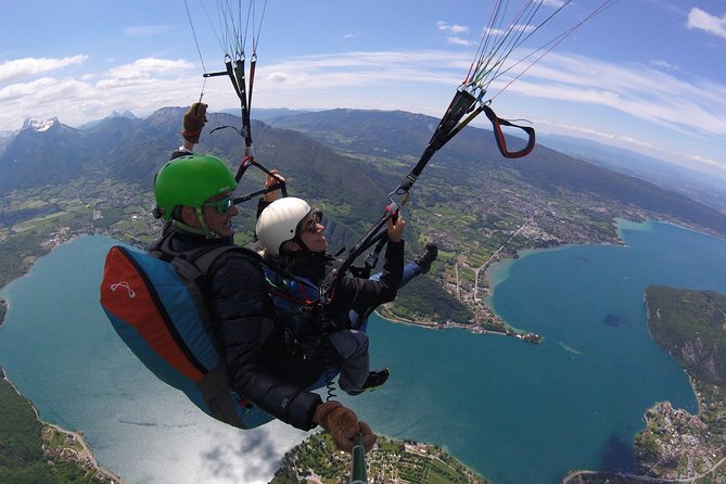 Sensation paragliding flight over the magnificent Lake Annecy - Price, timing, and what you receive