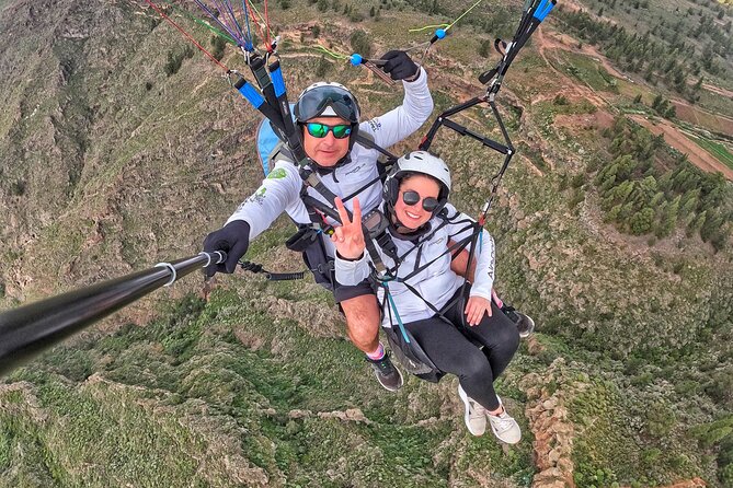 SILVER 1000m paragliding tandem flight above South Tenerife - A gentle flight above southern Tenerife