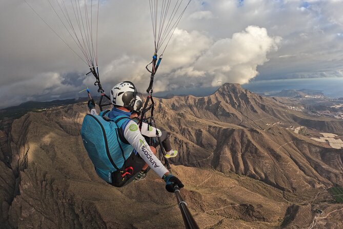 SILVER 1000m paragliding tandem flight above South Tenerife - The optional aerobatics