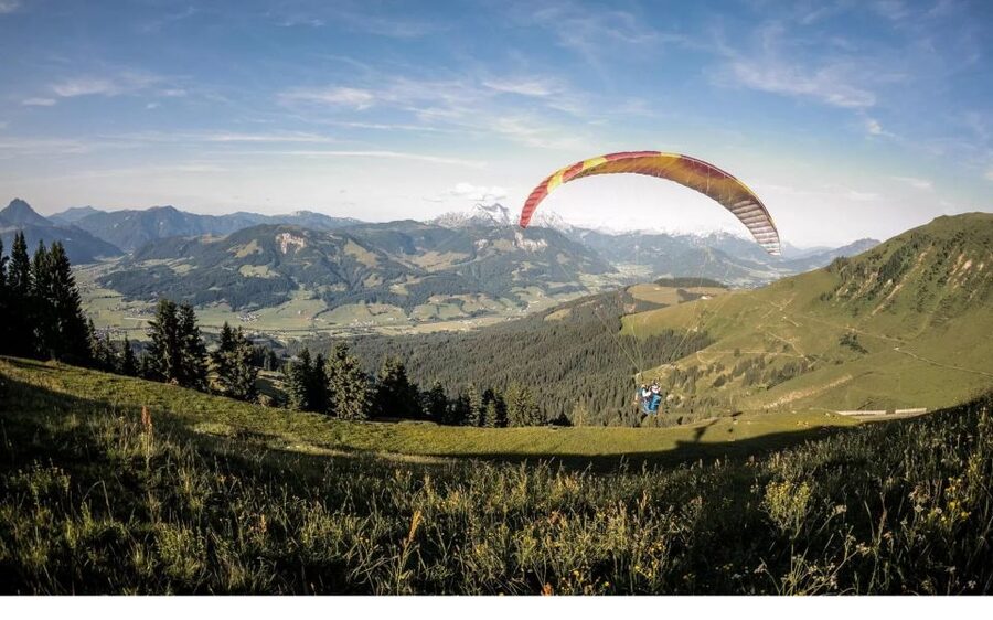 St Johann in Tirol: Tandem Paragliding - Choosing a gentle glide or extra maneuvers