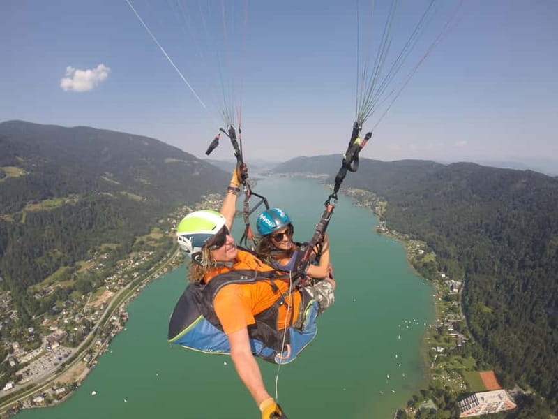 Tandem flight: Paragliding panorama tandem flight - Riding up Gerlitzen before take-off