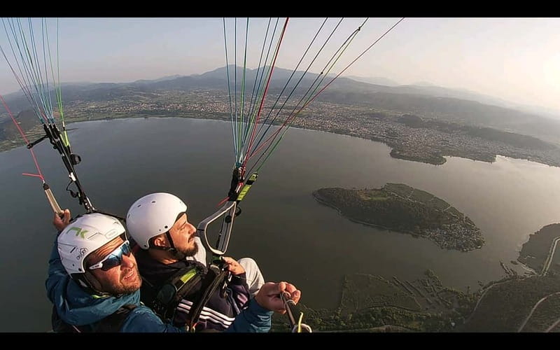 Tandem flight with paramotor from above ioannina zagori - Leaving Ioannina behind by paratrike