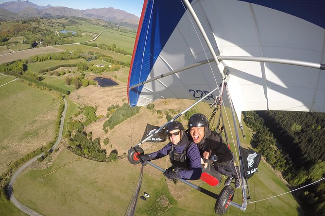 Tandem Hang Gliding - Getting ready with the ground crew