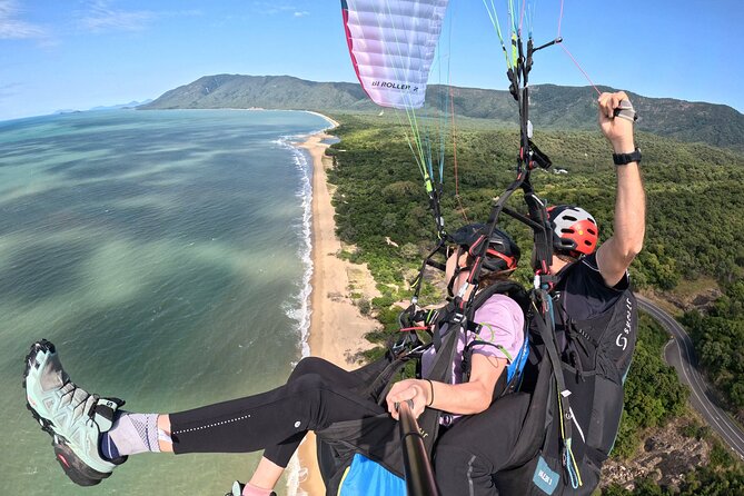 Tandem Paragliding Cairns - The return to the sand