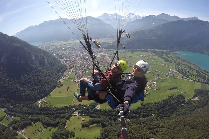 Tandem Paragliding Experience from Interlaken - Who will enjoy this most?