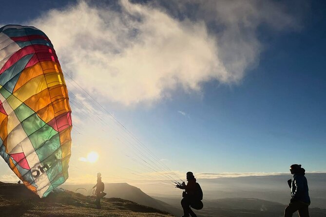 Tandem Paragliding Experience in the Brecon Beacons - Why the small group matters
