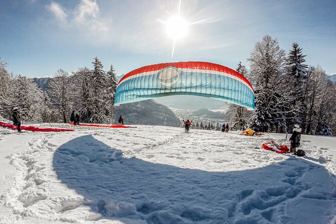 Tandem Paragliding Experience with Transport from Interlaken - The safety briefing and preparation