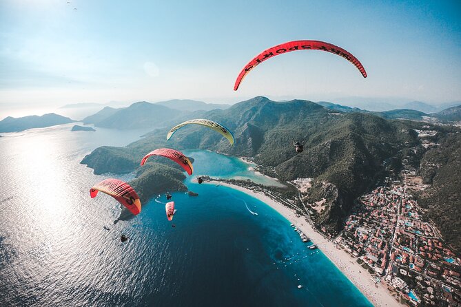 Tandem paragliders turning over the blue lagoon at Oludeniz