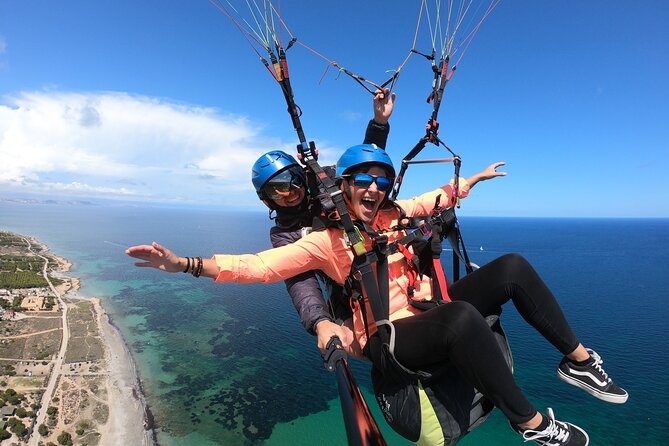 Tandem Paragliding Flight in Alicante and Santa Pola - The people guiding the experience