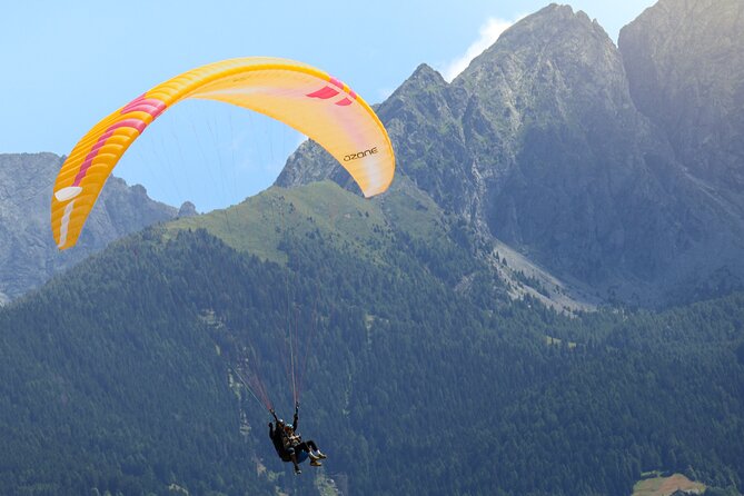 Tandem Paragliding Flight in Dorf Tirol, Merano - Photo and video: useful souvenir or extra cost