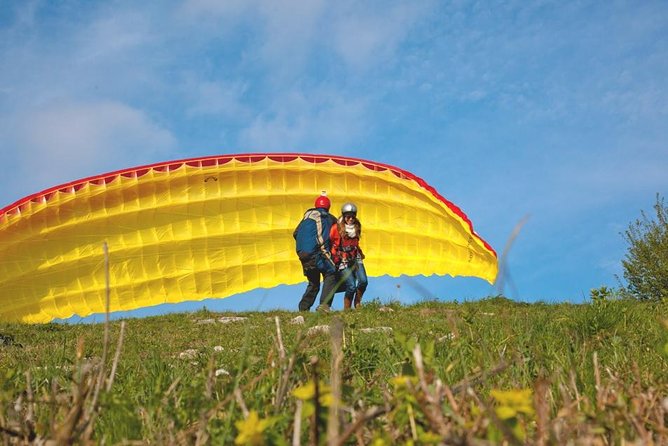 Tandem Paragliding Flight in Lombardy - What the 15-Minute Flight Feels Like