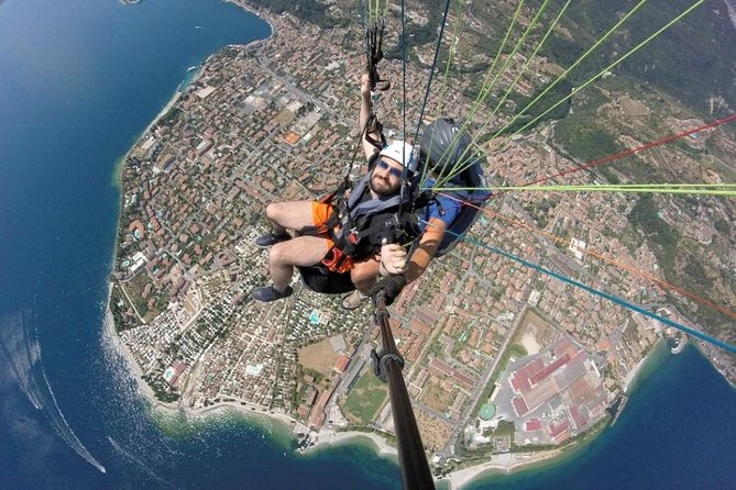 Tandem Paragliding Flight in Lombardy - Who Will Enjoy This Most?