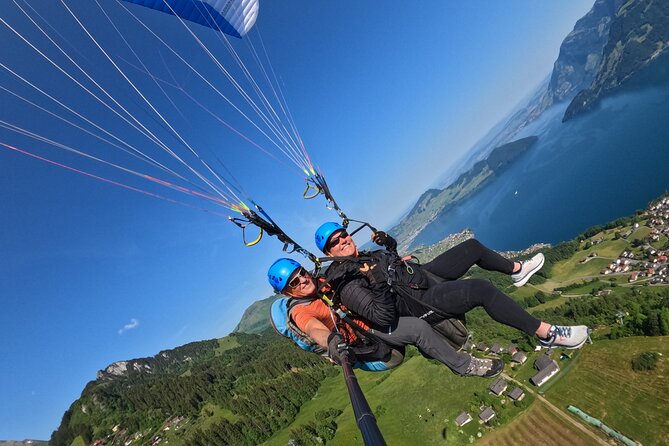 Tandem Paragliding Flight in the Lucerne Region - Ten to twenty minutes above Lake Lucerne