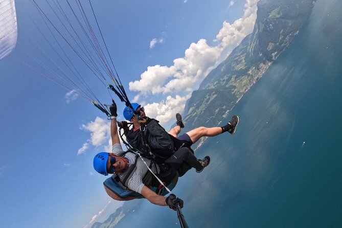 Tandem Paragliding Flight in the Lucerne Region - From Lucerne station to the mountain