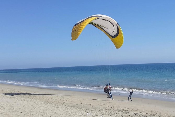 Tandem Paragliding flight with instructor in Malibu - From Highway 1 to a Malibu Launch Site