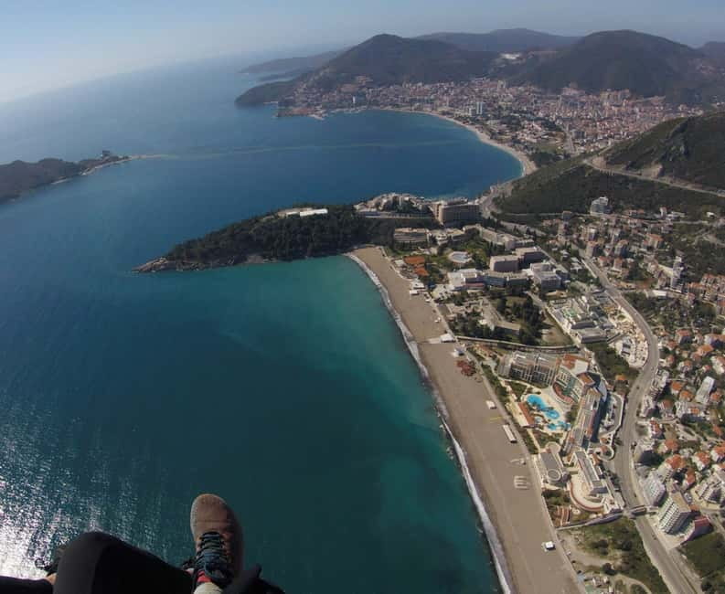 Tandem Paragliding in Budva with Expert Pilots/All-inclusive - The pilots and the safety setup