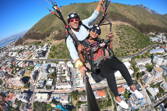 Tandem Paragliding in Cape Town - Leaving Signal Hill with Cape Town below