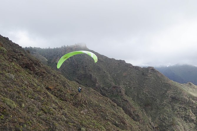 Tandem paragliding in Tenerife - Landing Without the Drama