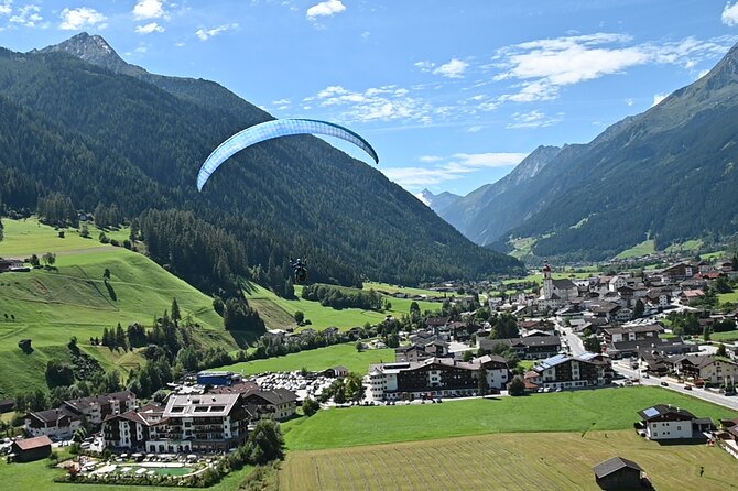 Tandem paragliding in the Stubai Valley near Innsbruck - Why the private format matters