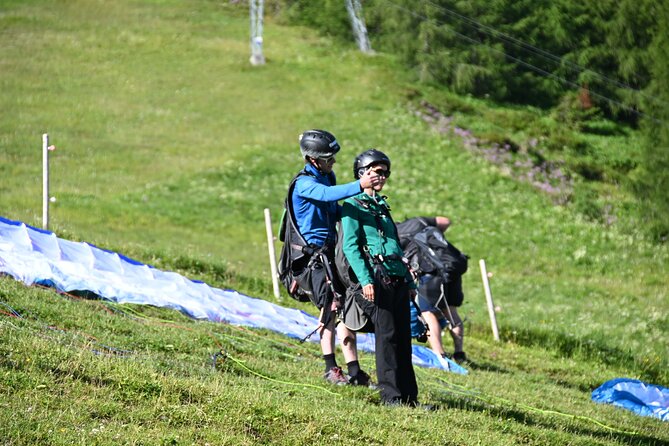 Tandem paragliding in the Stubai Valley near Innsbruck - The cable car cost and meeting point