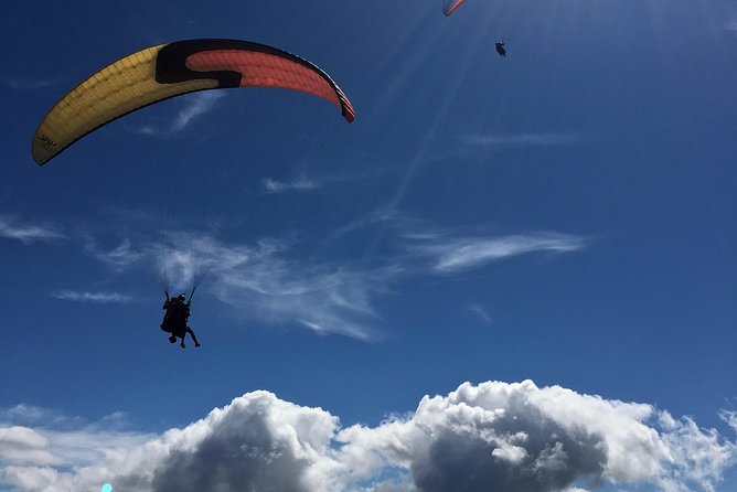 Tandem Paragliding over the Rugged Lava Fields at Blue Mountains - Clothing and equipment for a cold-air flight