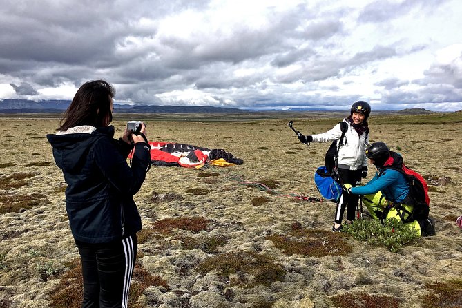 Tandem Paragliding over the Rugged Lava Fields at Blue Mountains - The safety briefing comes before the scenery