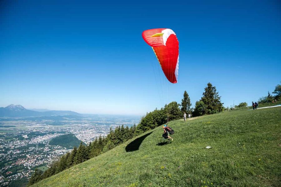 Tandem Paragliding Salzburg City - Pilot guidance, equipment, and the launch