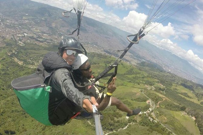 Tour Paragliding - Why Medellín looks better from the air