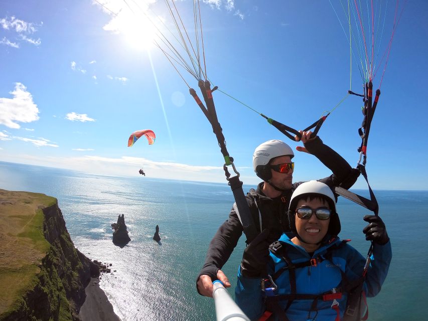 Vík: Paragliding Tandem Flight - A short Vík stop before the flight
