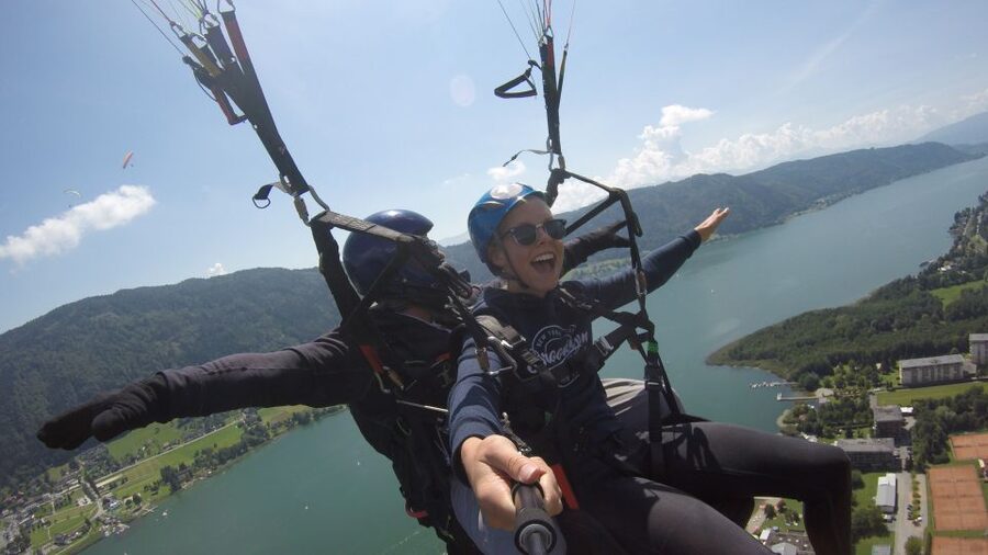 Villach/Ossiachersee: Paragliding "Panorama" Tandemflug - Taking off above Lake Ossiach