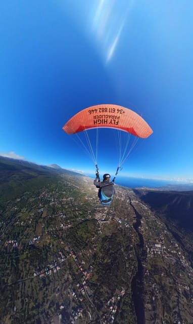 Vuelo Parapente Tenerife Teide (2200 metros) - Landing safely and returning to town