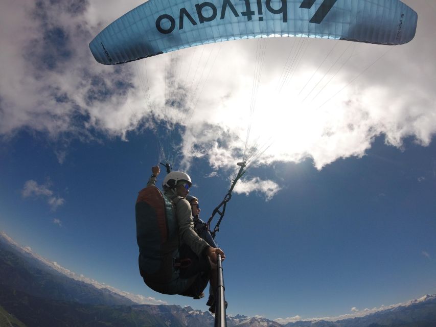 Zell am See: Paragliding Tandem Flight - The pilots and the safety setup