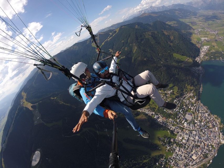 Zell am See: Paragliding Tandem Flight - The landing and the souvenir footage