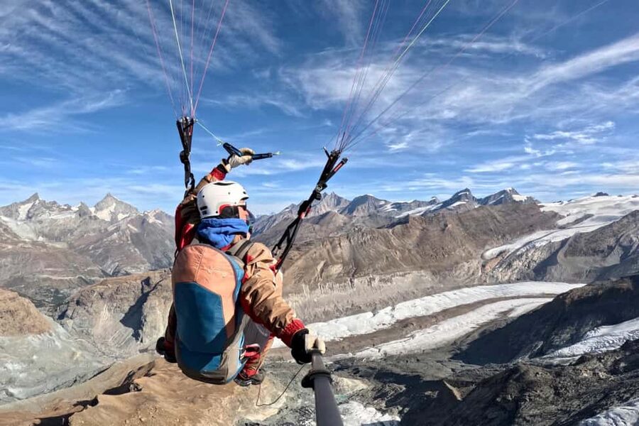 Zermatt: Paragliding Passenger Flight with Matterhorn Views - What the pilot does for you